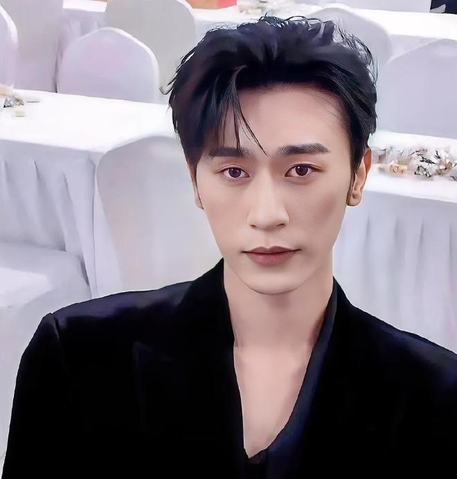 沉思新剧男主变态到骨子里，观众却排队疯抢！
你以为《曼陀罗》的陈长治太变态？不