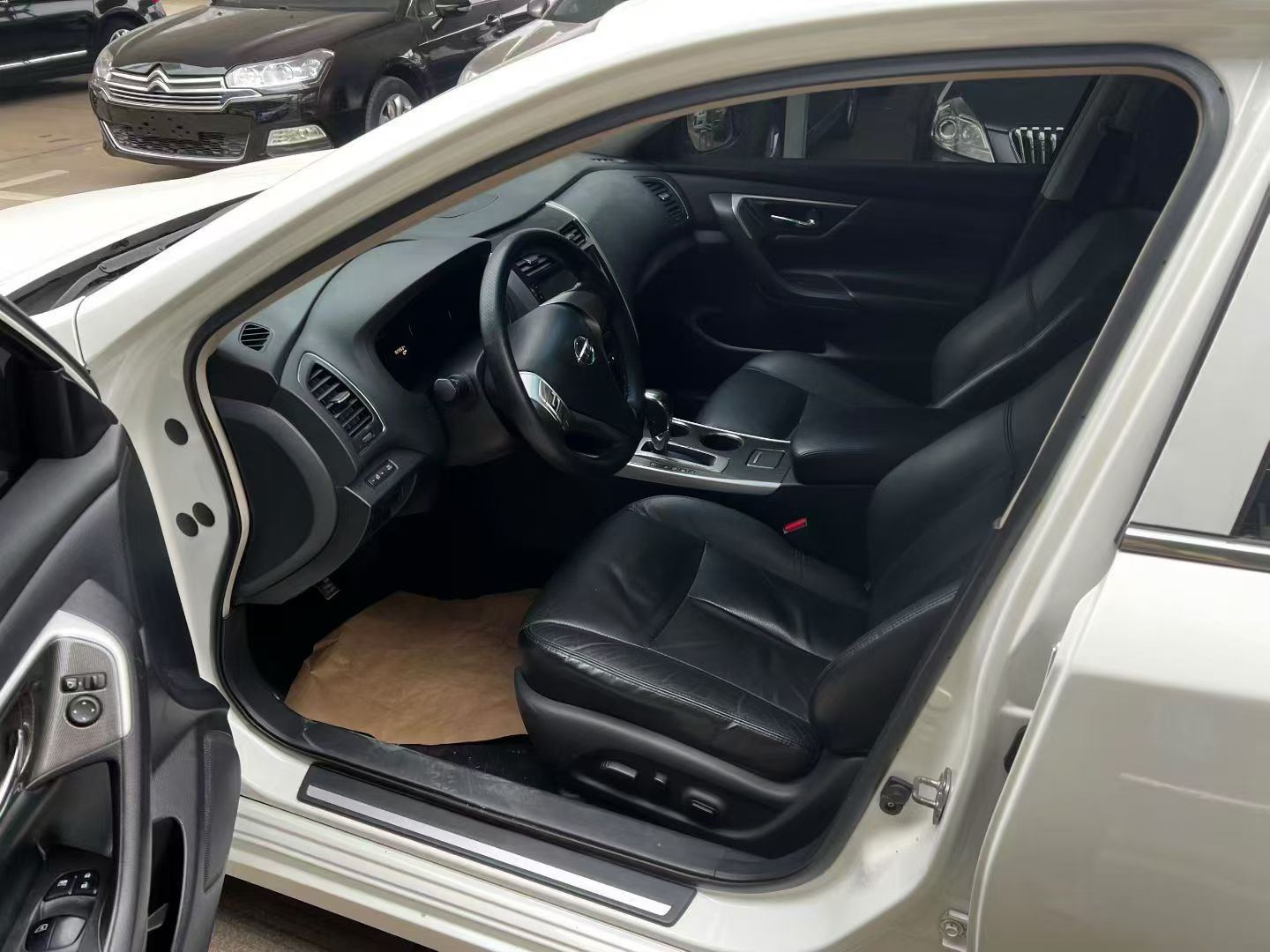 最新到店16年日产天籁2.0舒适 个人一手9万公里2个面补漆 价格便宜车价行情 