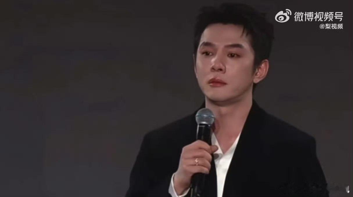 李佳琦说可能缺席两个季度直播李佳琦哽咽终于有底气暂别直播间，去开启新的尝试啦 