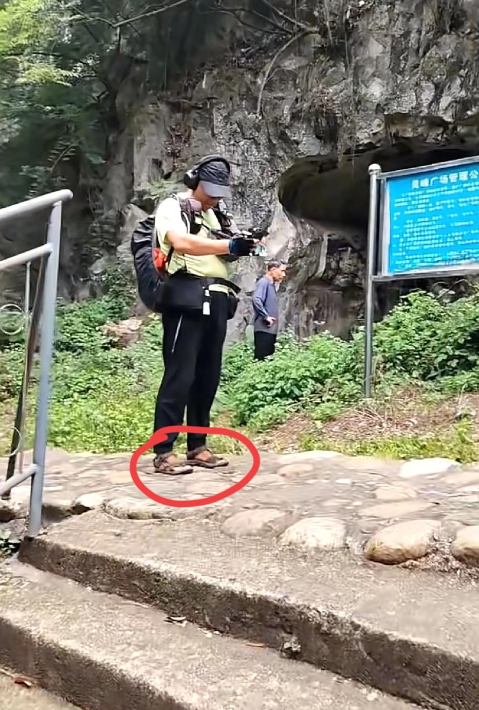 必须点赞！广西这位博主爬山时发现可疑人员并及时上报，这份警惕心太赞了，妥妥给全国