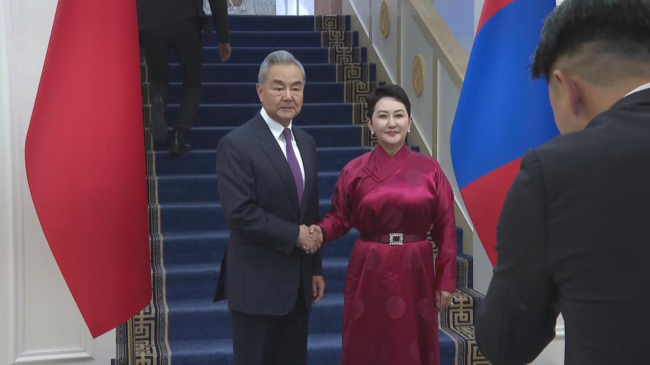 “中国人滚出去！”中国帮它，可换来的却是对中国人的仇恨，这个国家不是巴基斯坦，也