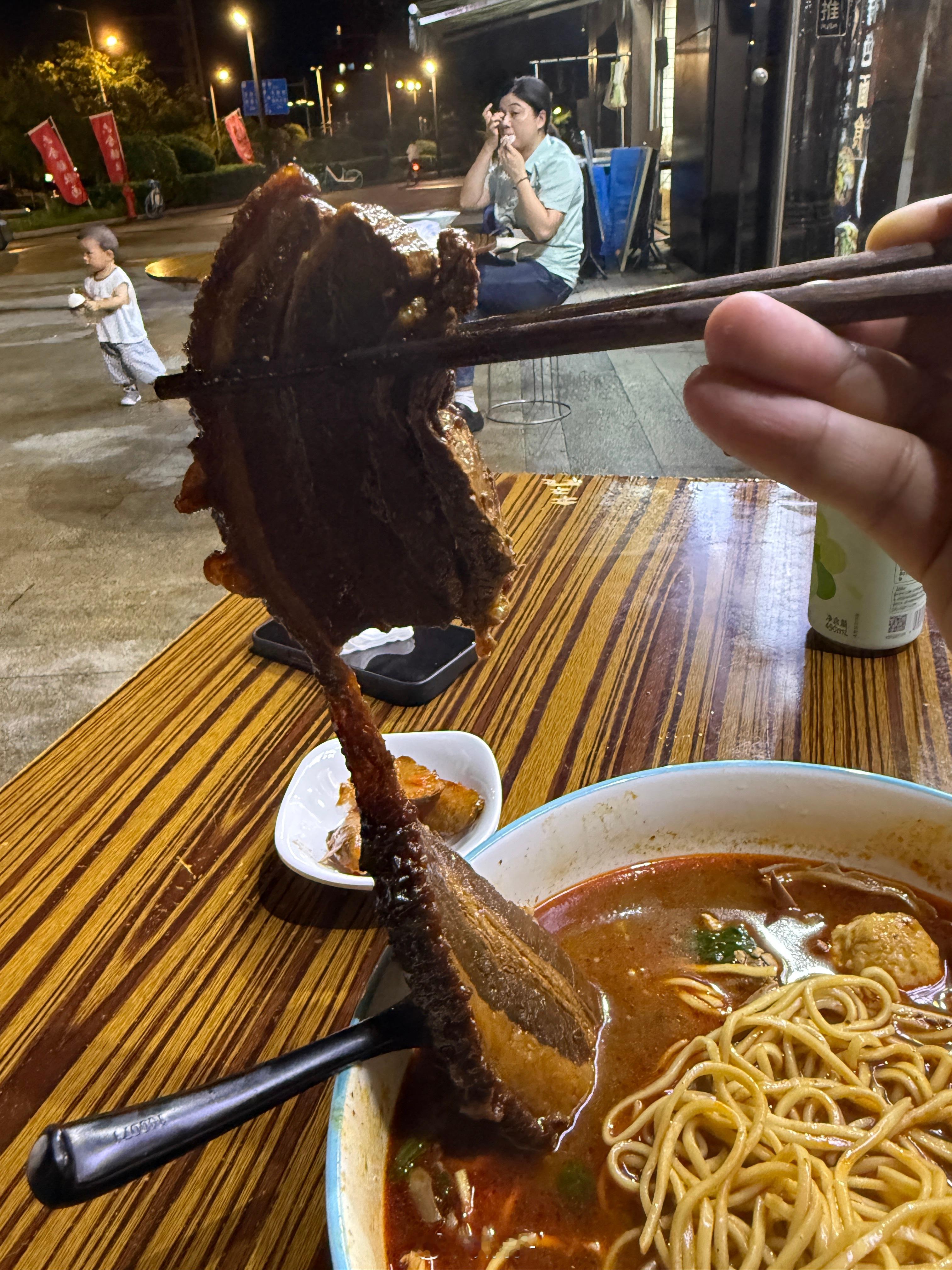 这一口大肉两个字：满足！这家绝对！ 南京·六合黄麻子面馆(栖霞分店)