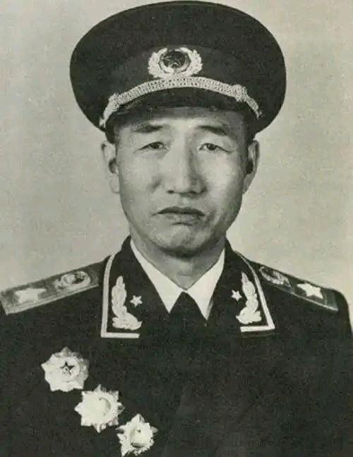 9月21日缅怀徐向前元帅：战功震山河，一生布衣心
 
1990年9月21日，一代