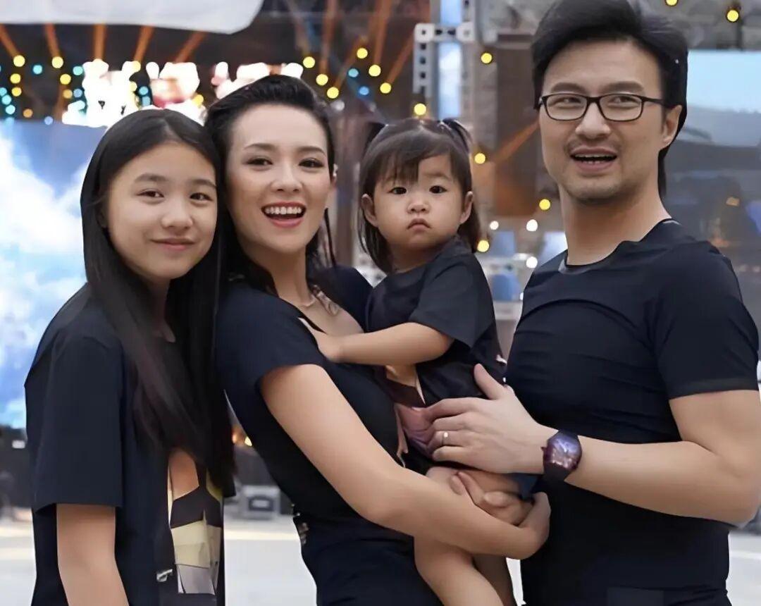 2025年12月28日，娱乐圈因章子怡与汪峰的隔空联动引发广泛讨论。当天，章子怡