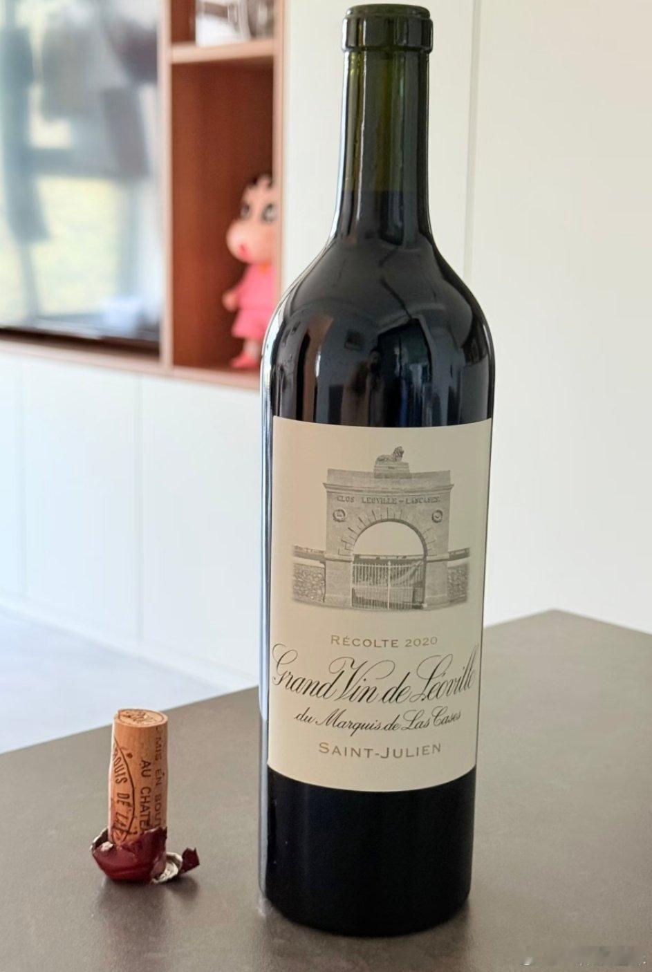 红酒加雪碧，甜滋滋又微醺，这氛围可以有🍷✨和好久不见的兄妹聚在一起，笑一笑、聊