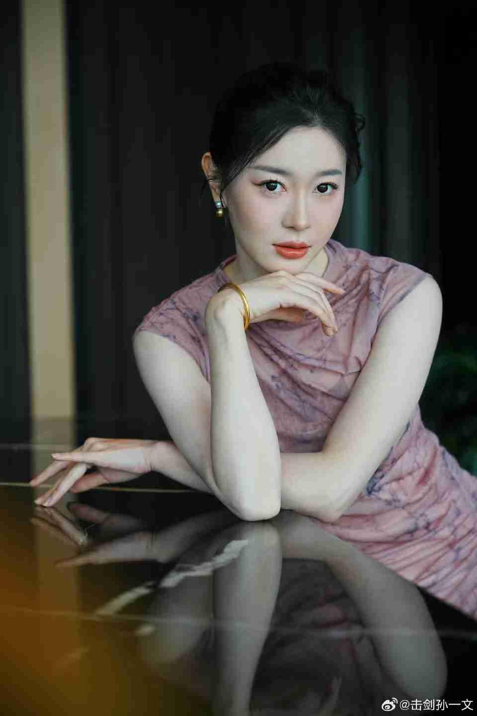 击剑孙一文带定位晒今日生活
我的今日状态：😁轻松愉快
我这里的天气：☀️晴天