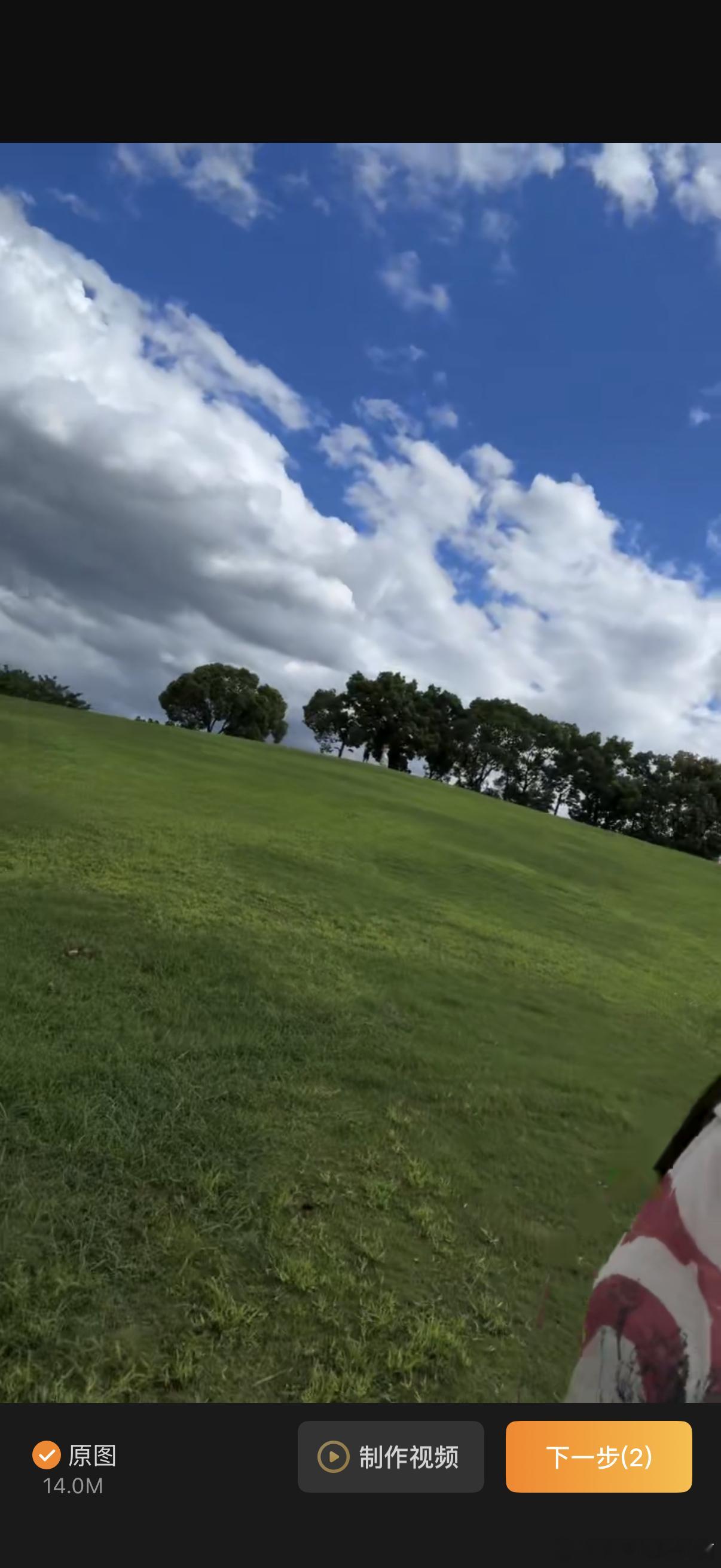 好美呀。但我真的要被晒晕了。上次这种感觉还是军训 早知道当年军训装倒一下了现在是