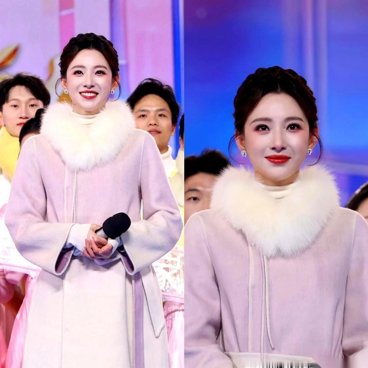 我真的不是一个人吧？
就昨天晚上，看那个晚会，我全程就盯着马凡舒的头发。
我这手