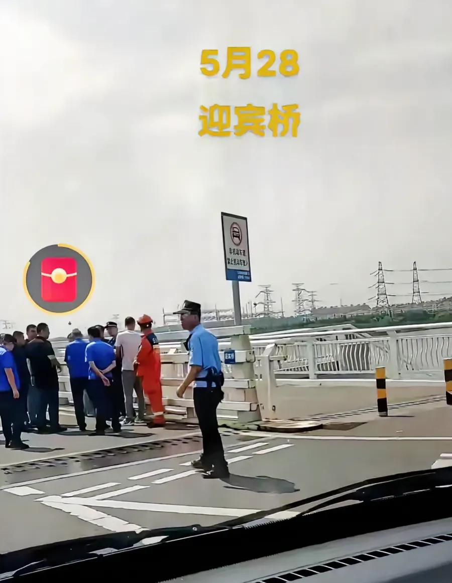 太原市近期连续发生了多起跳桥轻生事件，发生的地点迎宾桥今天出现了很多工作人员，现