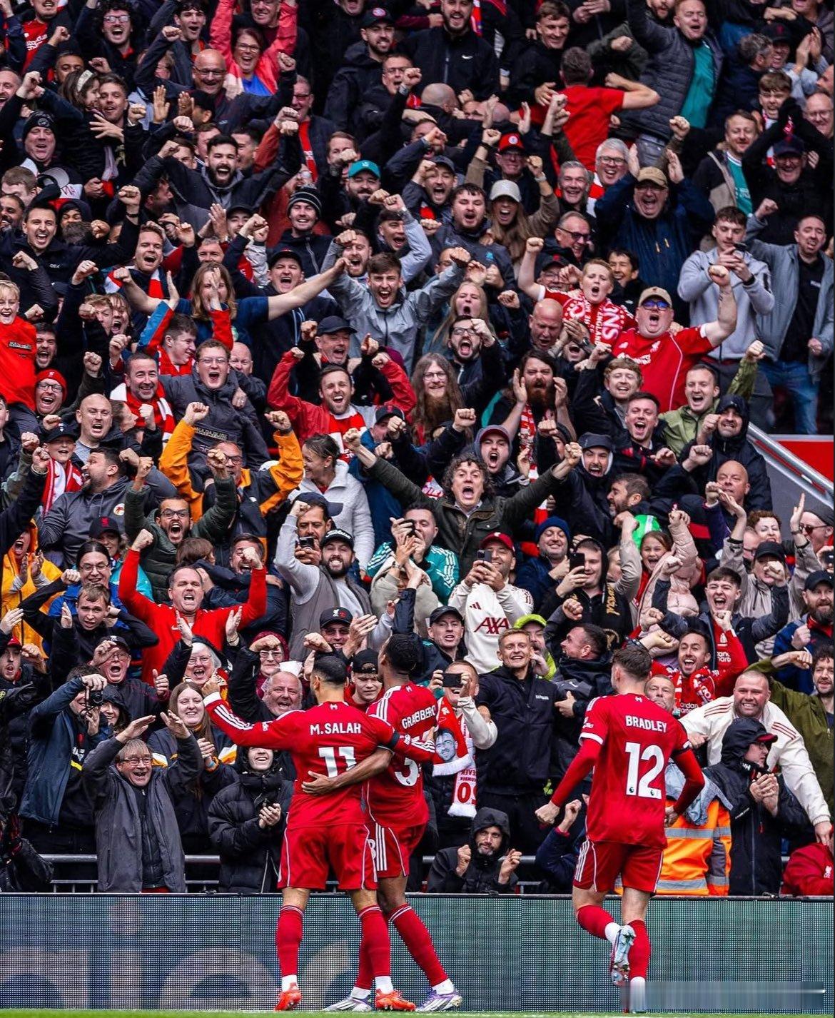 当你们经历如此艰难时期时，球员之间的对话是怎样的？格拉文贝赫：