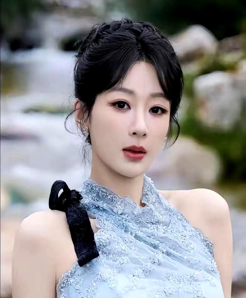 少吃、多睡、戒色。杨紫用这六个字回应了单身七年的感情状态。

当年一碗胡辣汤闹得