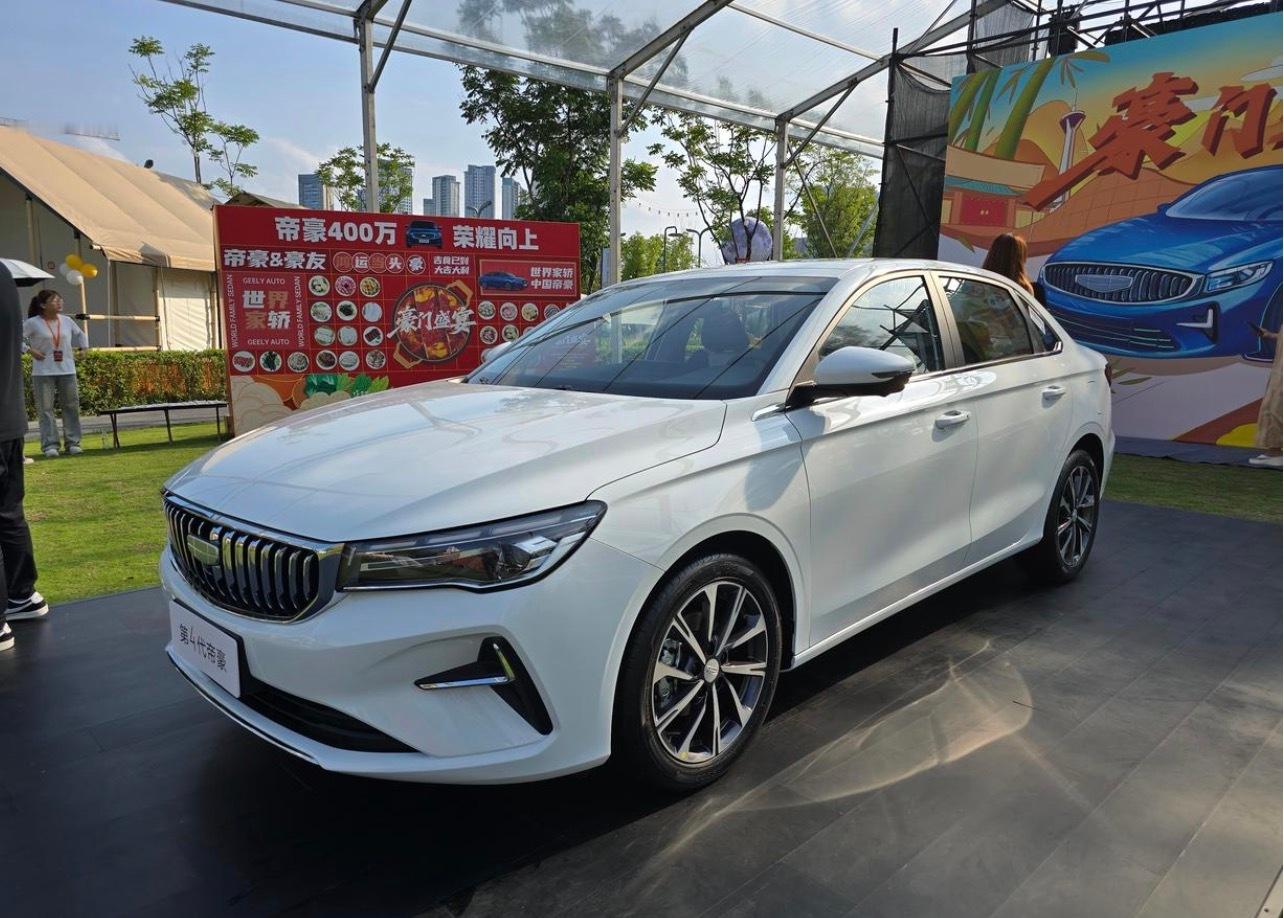 吉利帝豪400万纪念款上市，售价6.89万元起。新车共推出4款车型，限时优惠后的