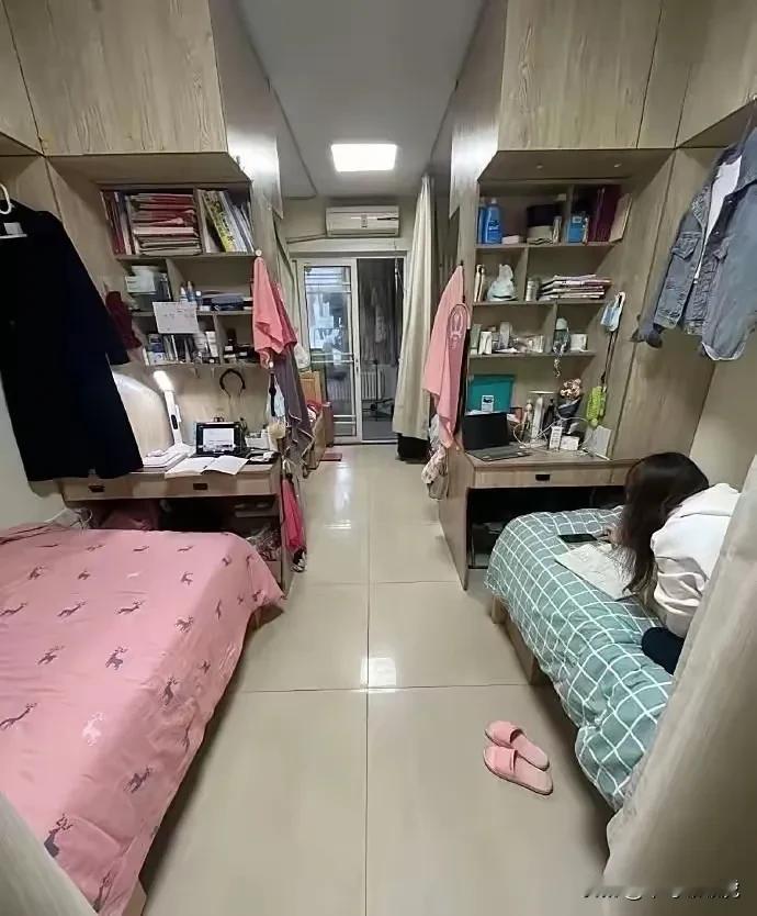 原来女生宿舍是这样的，真是涨知识了！[捂脸][捂脸]