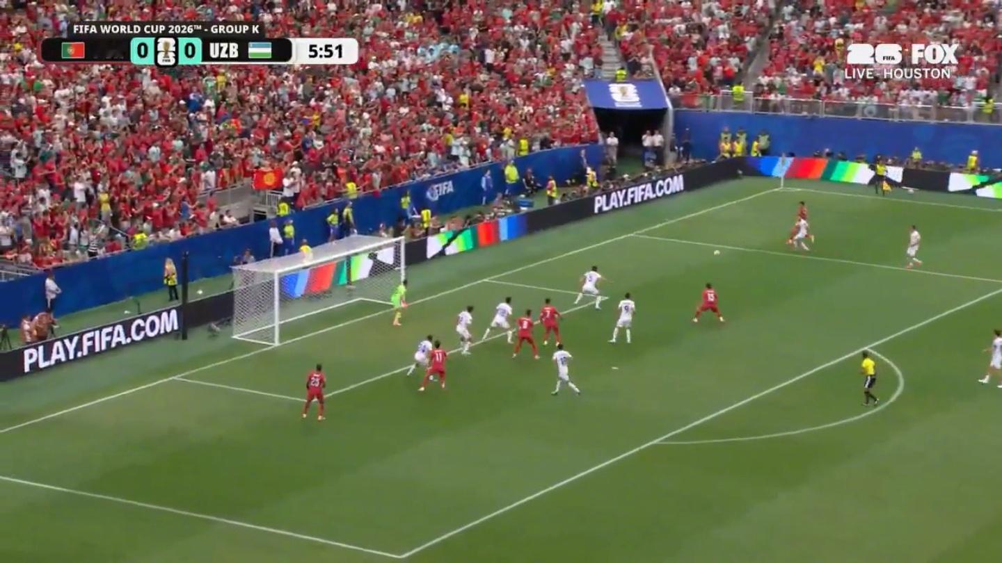 C罗进球C罗本届世界杯第一粒进球来啦⚽Siu！葡萄牙vs乌兹别克斯坦