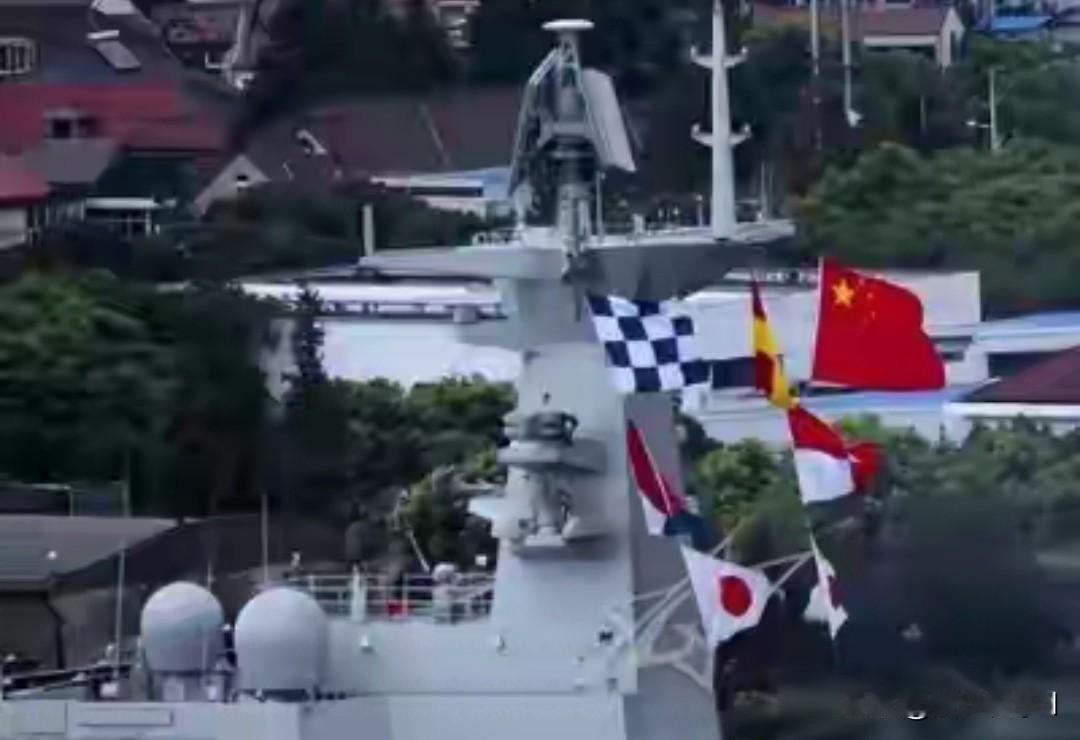 俄专家放狠话：中国对日动手要么不动，要么一击毙命
 
2026年4月日本连出狠招