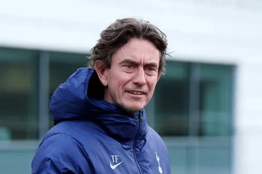 弗兰克走向训练场时回应记者：我很好，今天阳光明媚