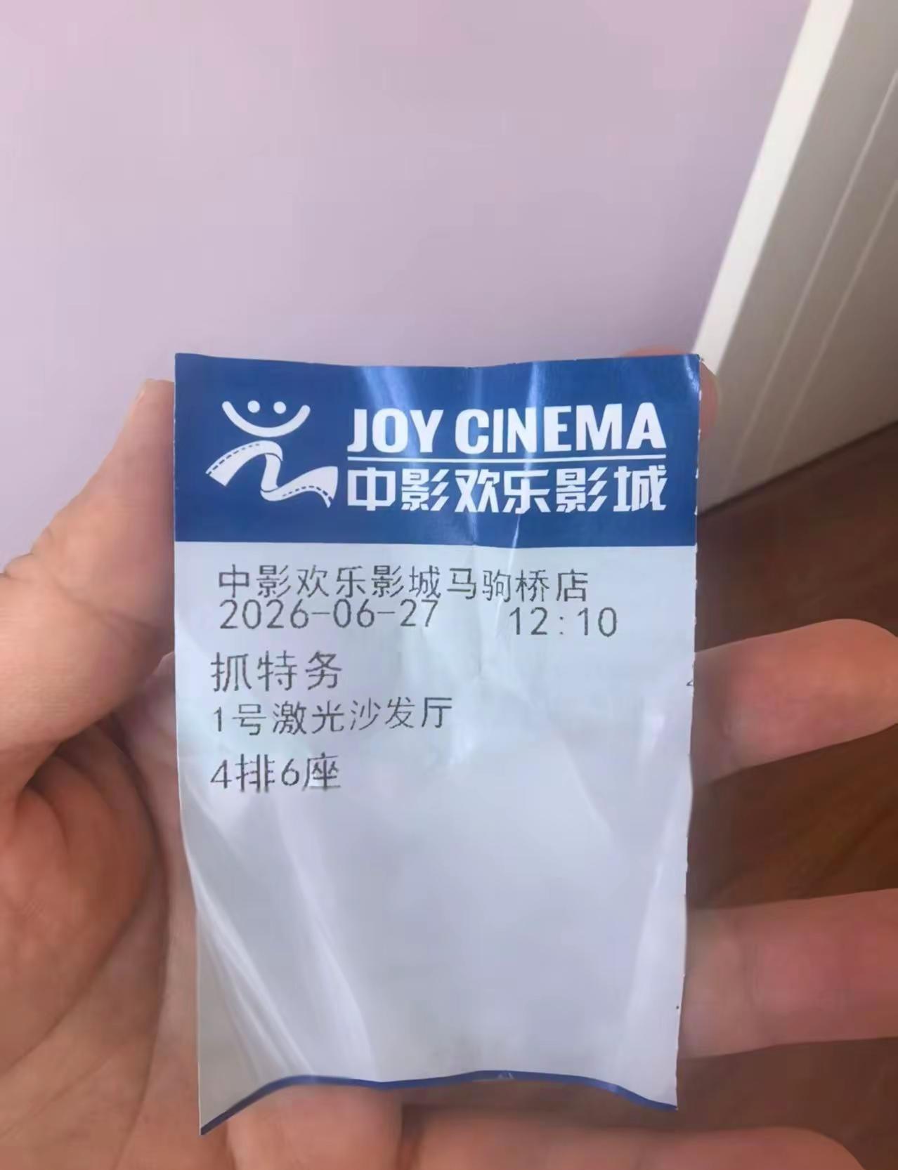 胡歌演的特务跟以前看过的都不一样，有伪装有痛苦有小心翼翼，这演技值得走个面👍