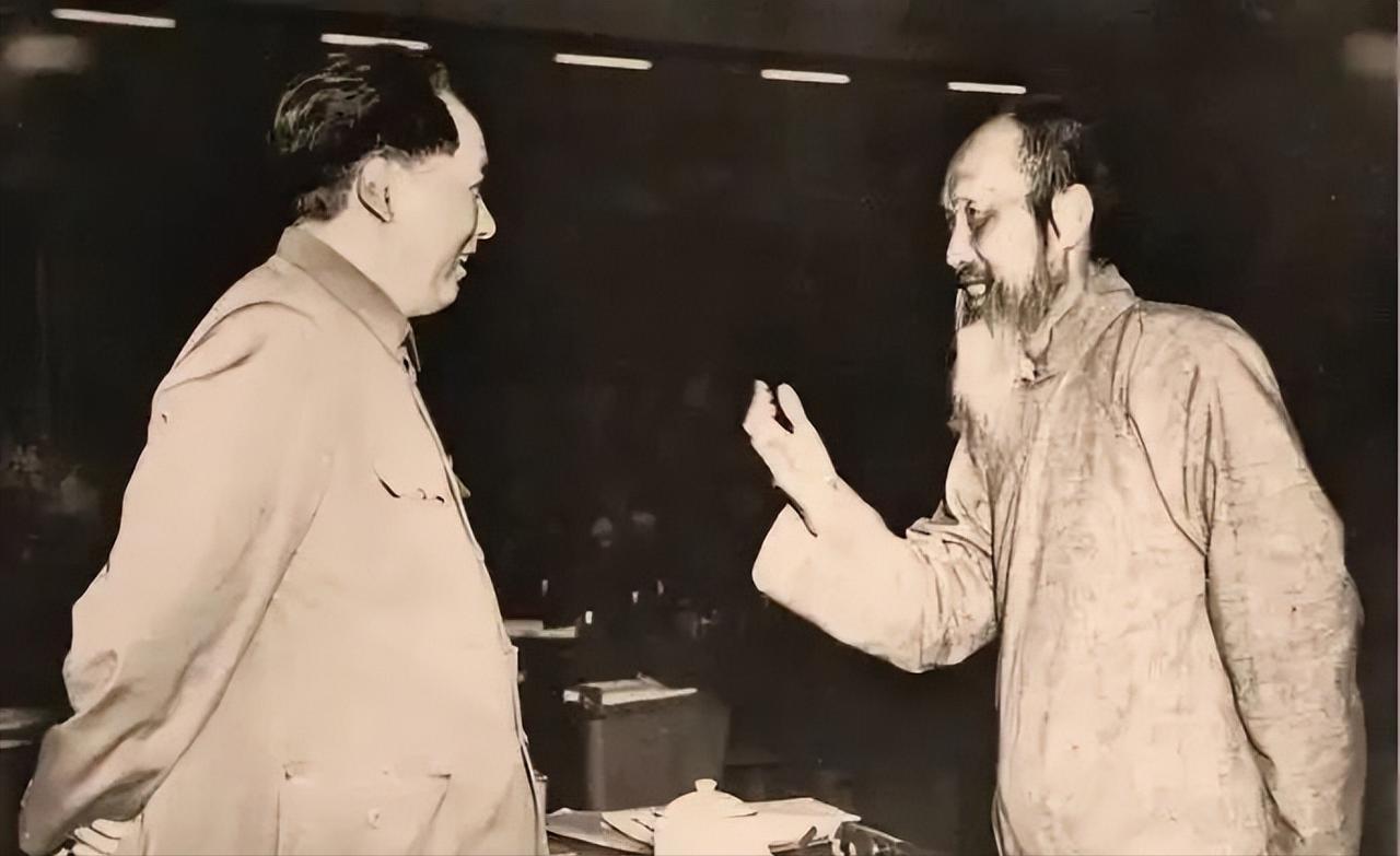 张澜有什么本事能位居共和国首任副主席要职？
1949年10月1日，天安门城楼上。