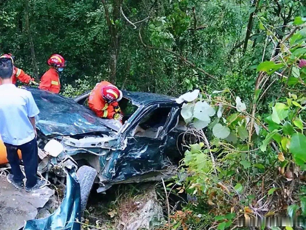 青海发生车辆翻坠事故致8死 7月1日19时许，青海海市乐都区寿乐镇李家台村村道发