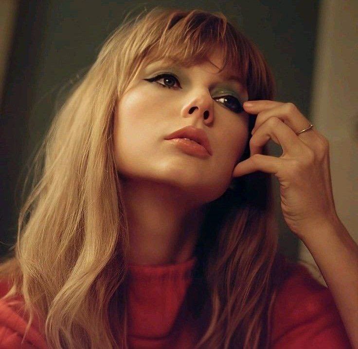 2年前的今天，霉霉（Taylor Swift）成为Billboard建榜64年以