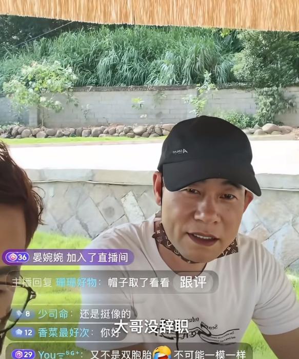 10月15日，撞脸陈小春工人大哥直播澄清身世，47岁未结婚，否认因舆论离职 
自