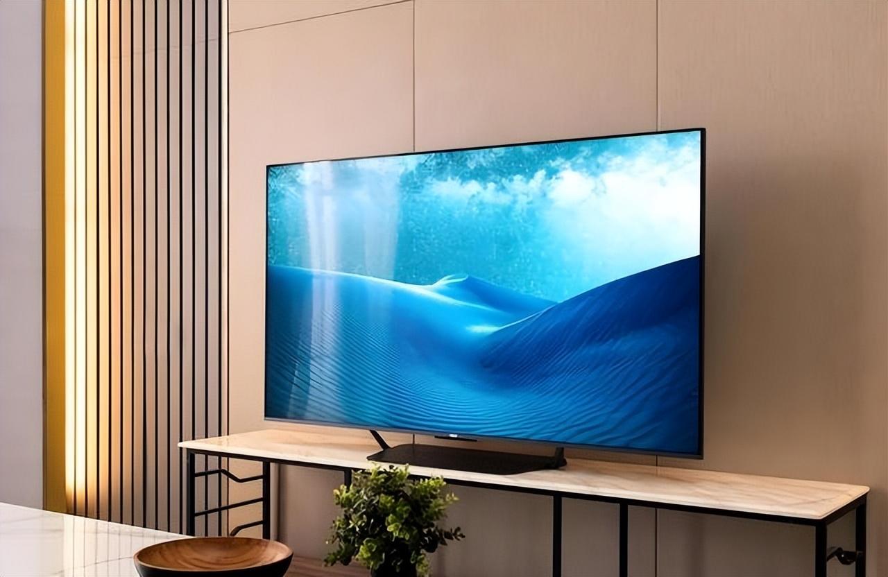 对比中美电视市场，数据反差极其明显。美国2015年电视销量不足3000万台，20