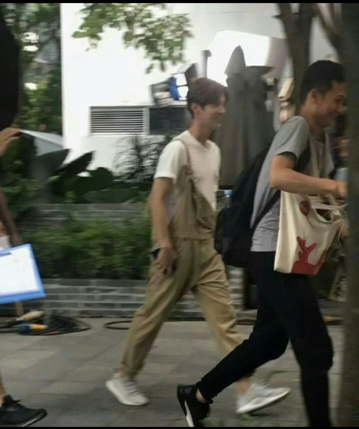 买红v发通稿说鹿晗粉丝脱粉这个戏码到底要演多久？不腻嘛兄弟刷到很多了实际0个人离