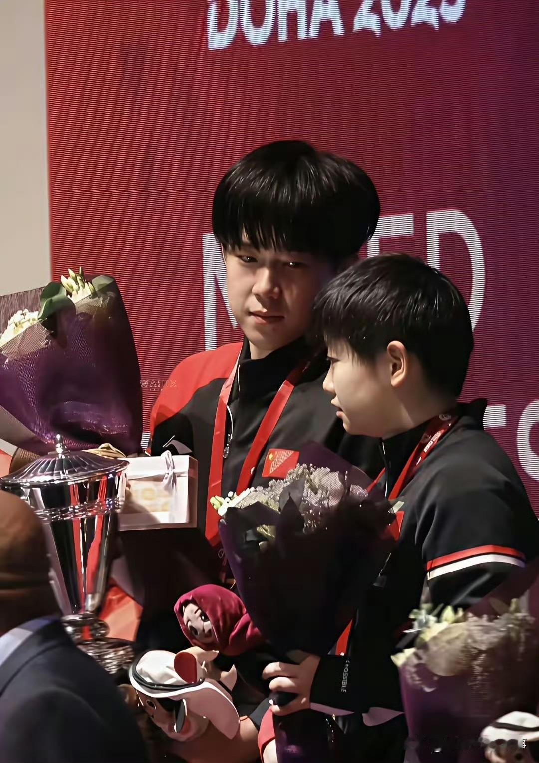 赛场上的默契是千锤百炼，而目光里的笃定永远是不言而喻~~~

人生路漫漫，总要有