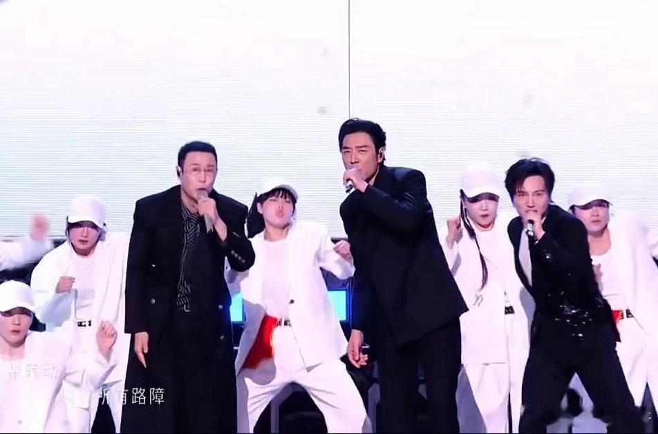 李光洁跟朱丹说让周一围来披哥踢馆李光洁喊话朱丹说让周一围来踢馆谁懂啊，看直播突然