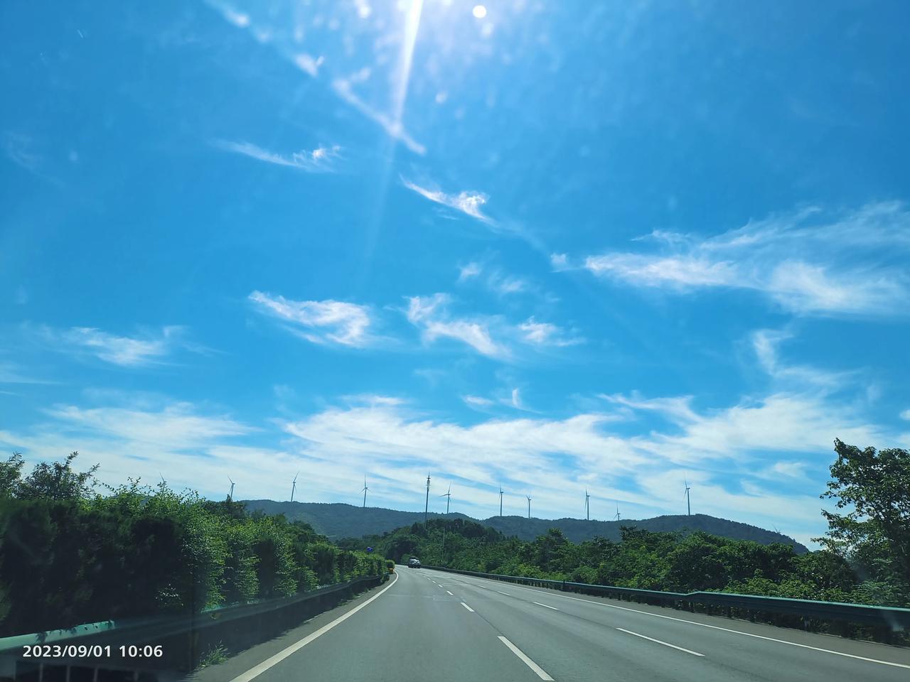 曾经，我20多岁的时候，有个30多岁的好朋友，有天她和她老公吵架闹离婚，我在旁边