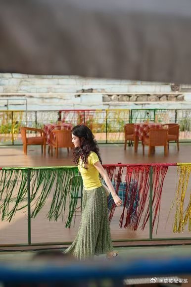 看徐若晗演戏感觉被抱了一下《岁月有情时》名场面封神！徐若晗饰演的叶春春，用最真诚