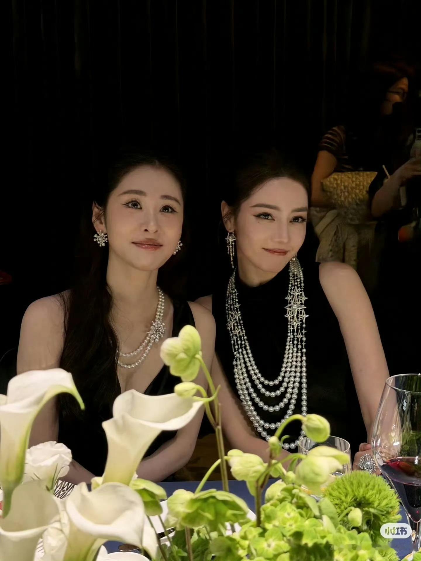 迪丽热巴张碧晨合照两个大美女同框真的好养眼