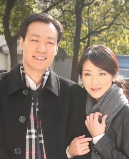 辛柏青一句话平息所有议论，悲伤本就不该拿来当众展示。

2026年7月21日，杭