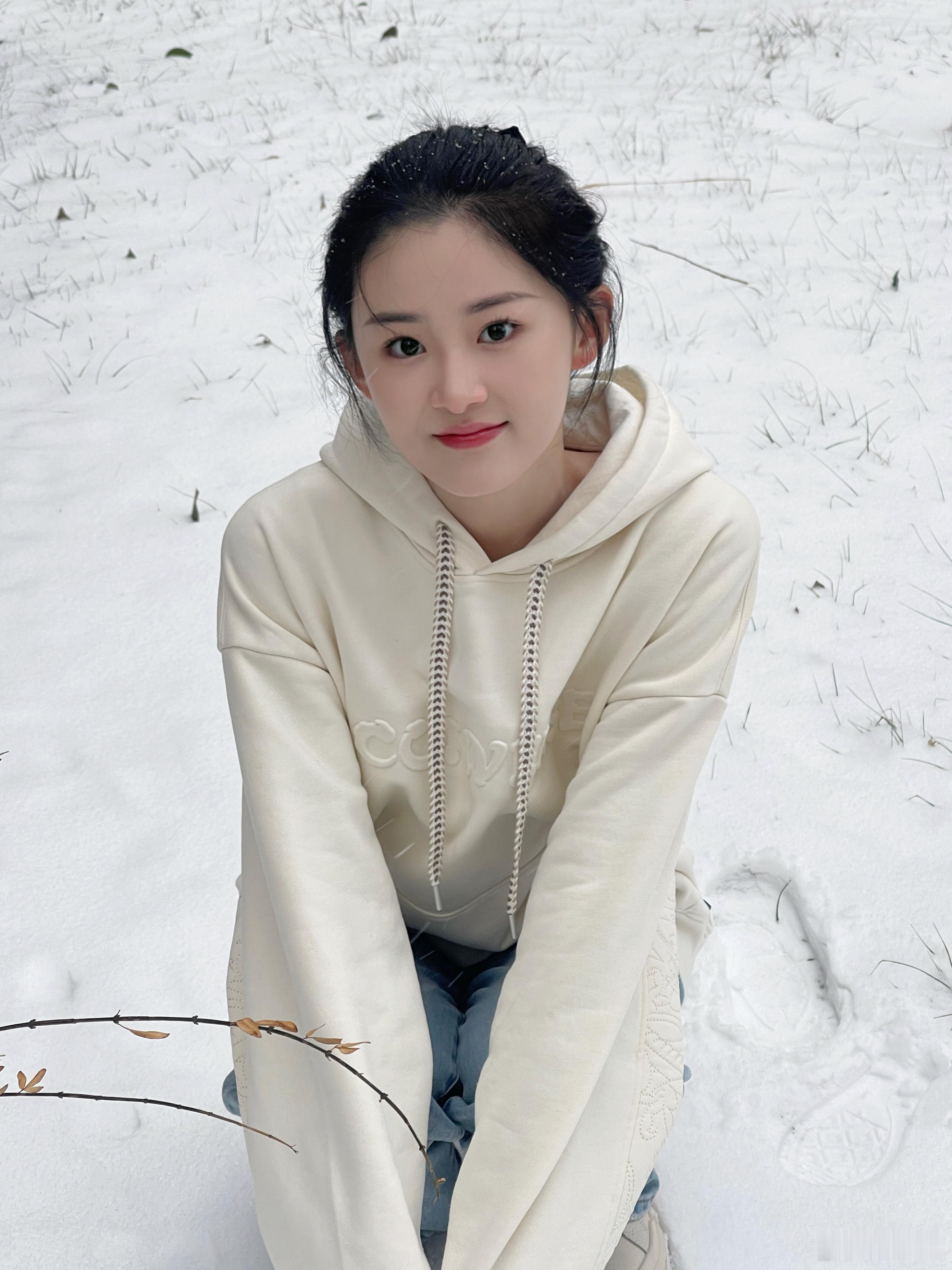 元宵节快乐！🏮这是一颗椰子酸奶味汤圆🩵🤍#邵羽柒[超话]# ​​​
