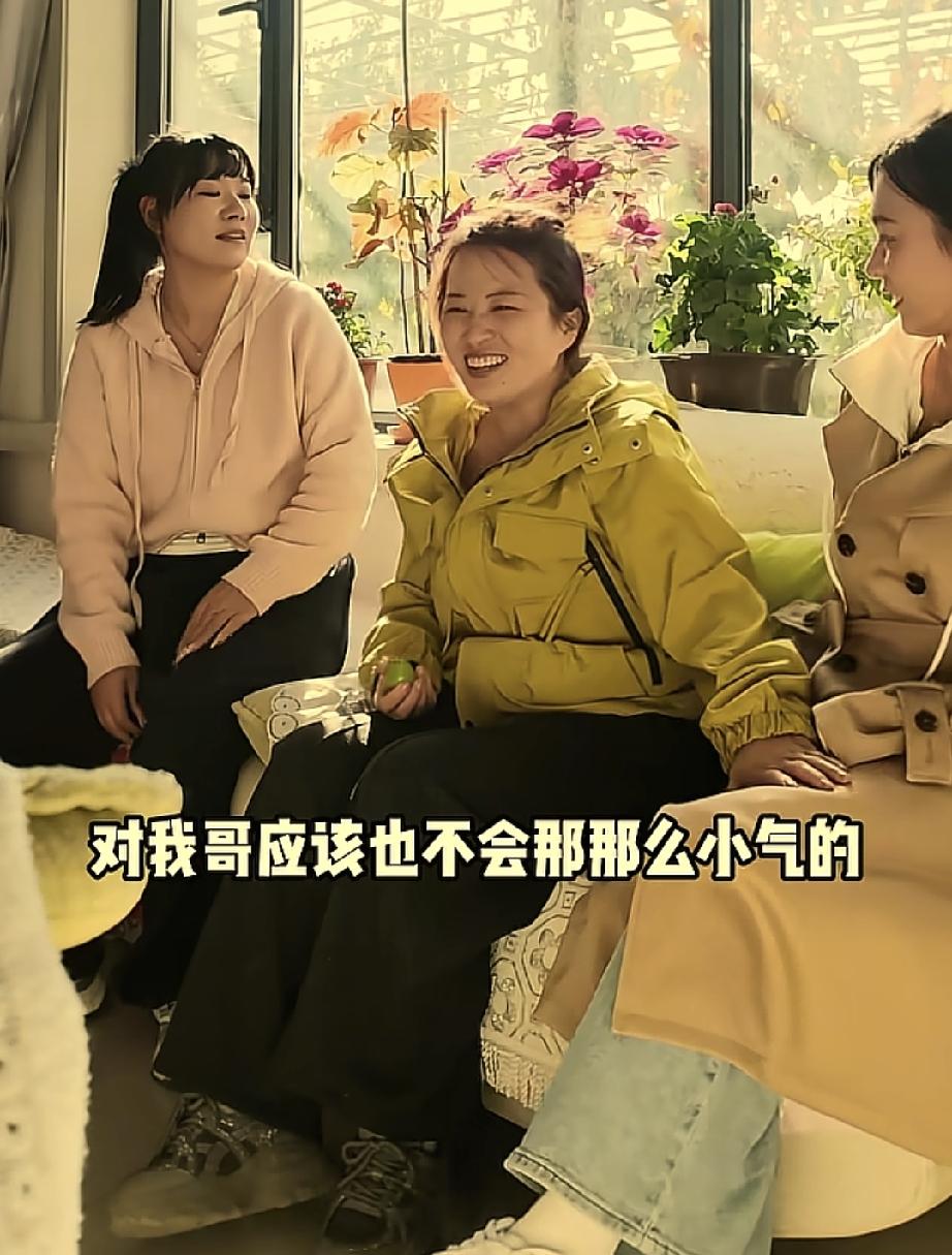 小娜走到门口，月月就说：阿姨，你看，还是这棵苹果树，小娜的笑已经不自然了。
小娜