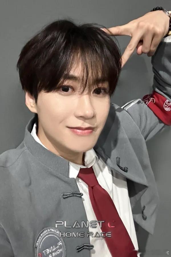 直播+全开麦+即时投票+当场淘汰，节目组你是懂流量密码的！这波操作比主播PK刺激