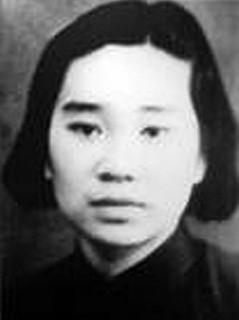 [太阳]1941年，朱凡被俘，日军见寻常酷刑没用，就把她带到湖边，将她的双腿分别