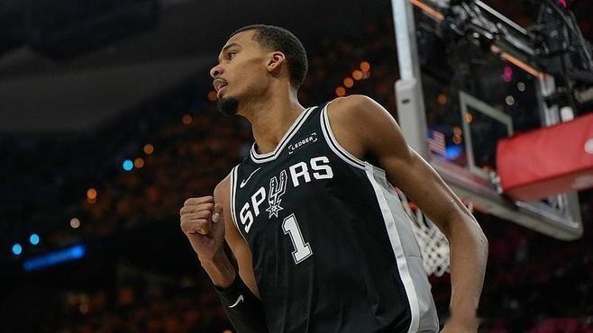 《【🔥百度热搜】马刺惨遭翻盘，雷霆队再下一局，大比分2-1！今天NBA季后赛马