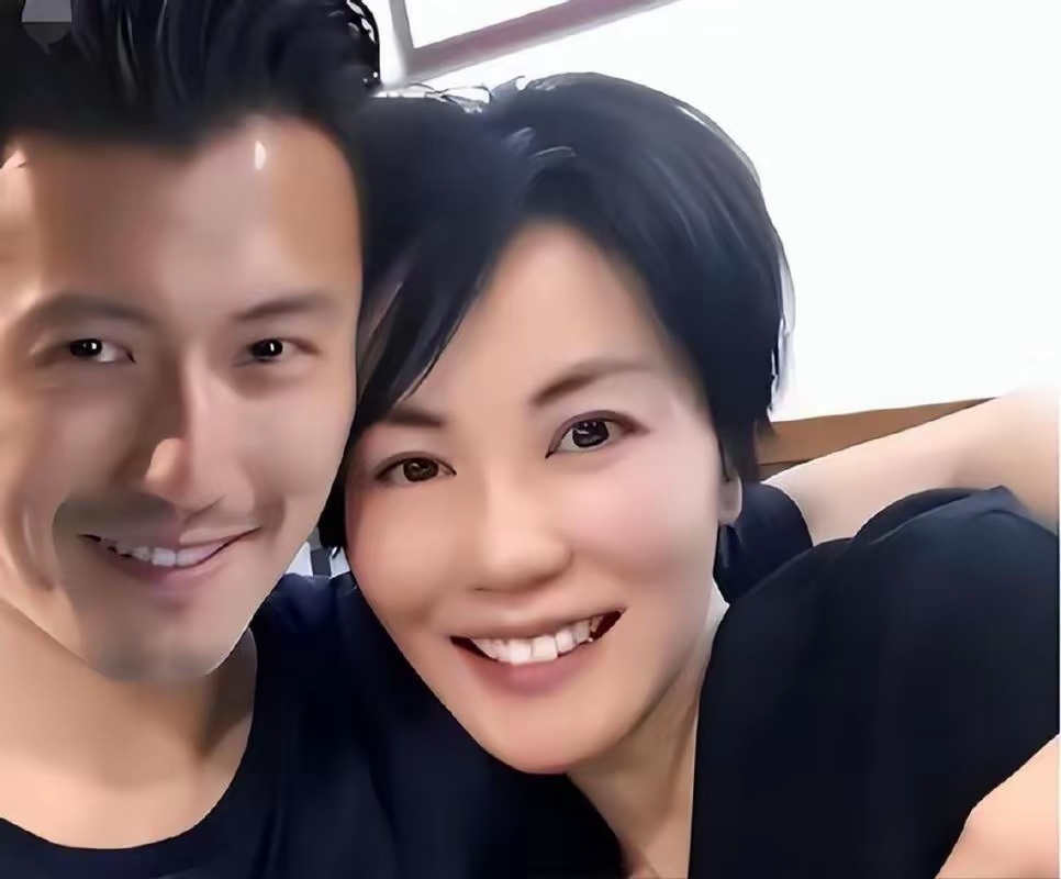 谢贤辞灵礼曝光！仅3人出席，张柏芝让长子回港尽孝，王菲没现身 