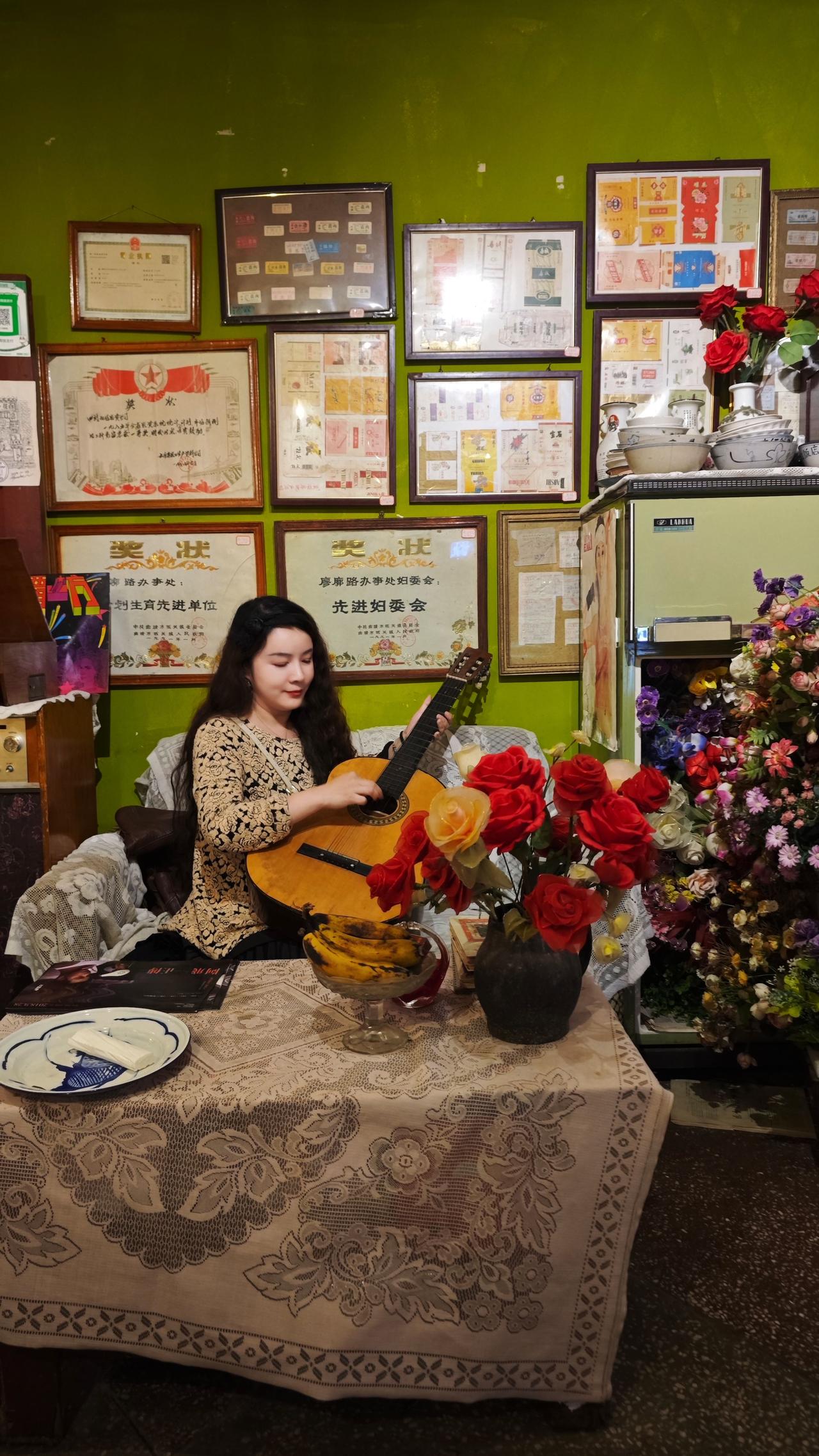 在这个美好夜晚，不妨问问老朋友们～同一座城，为什么好久不见？
藏在云南曲靖市中心