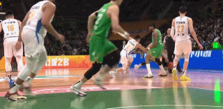 捅破窗户纸！CBA辽宁遭遇北京逆转，鄢守骐15分+4板+1助，上半场能防能投，接