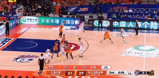 上海男篮与浙江男篮的G5比赛半场已结束，半场比分上海49-47领先。张镇麟半场就