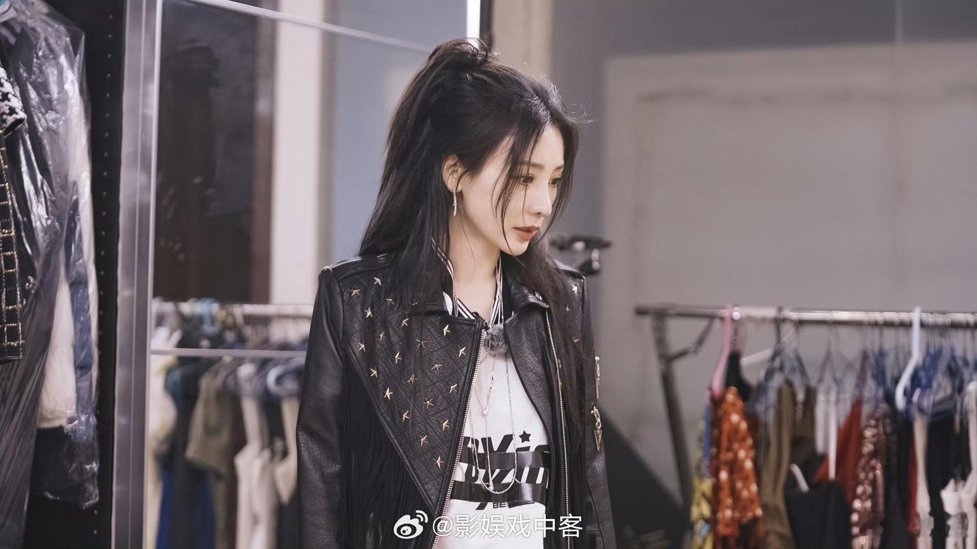 #柳岩 妈妈是全天下最会气你的人#柳柳不气[抱抱][抱抱]要跟妈妈一起开心[do