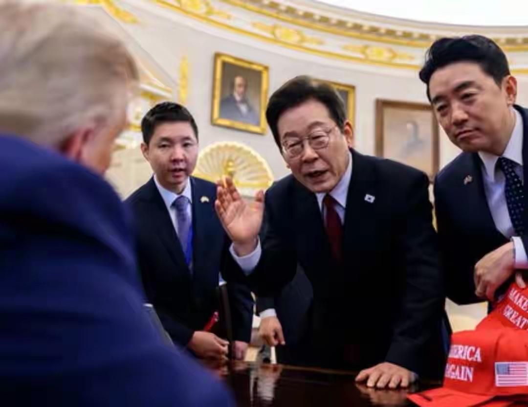 就在俄罗斯本土警报拉响的同时，韩国正一步步把自己拖进漩涡。

一边是俄罗斯全境再