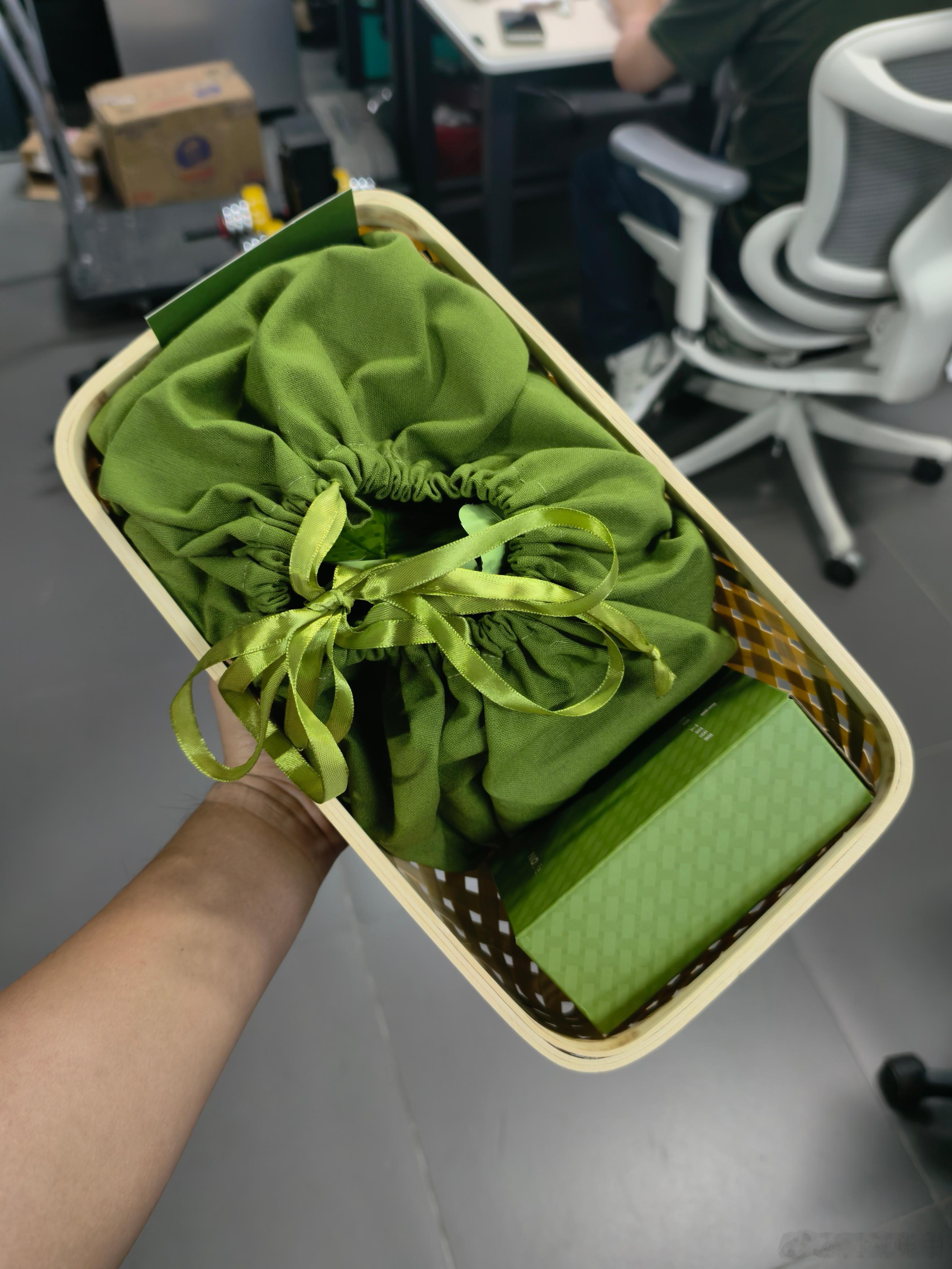 马上端午节了，抽个来来送的粽子，老规矩，铁粉，点赞就行，明天晚上就开，包邮到家。