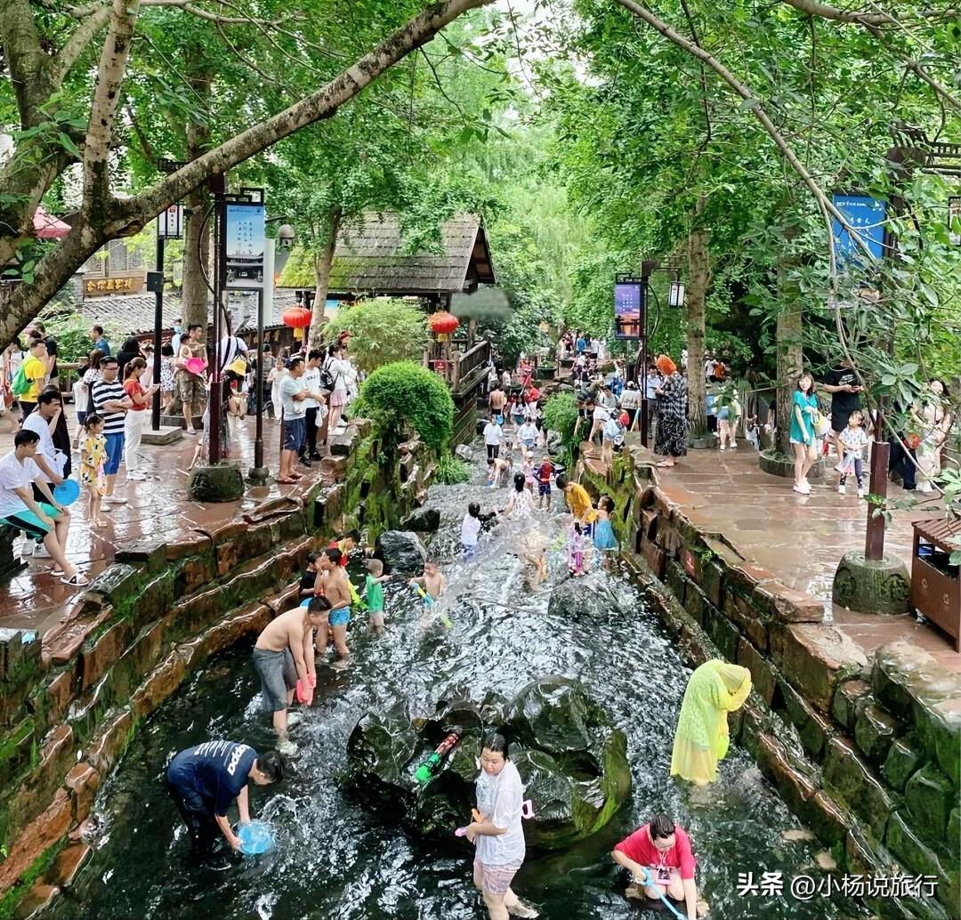 四川最适合两个人去散心的十二个古镇，看看你去过几个？ 

1. 黄龙溪——夏日踩