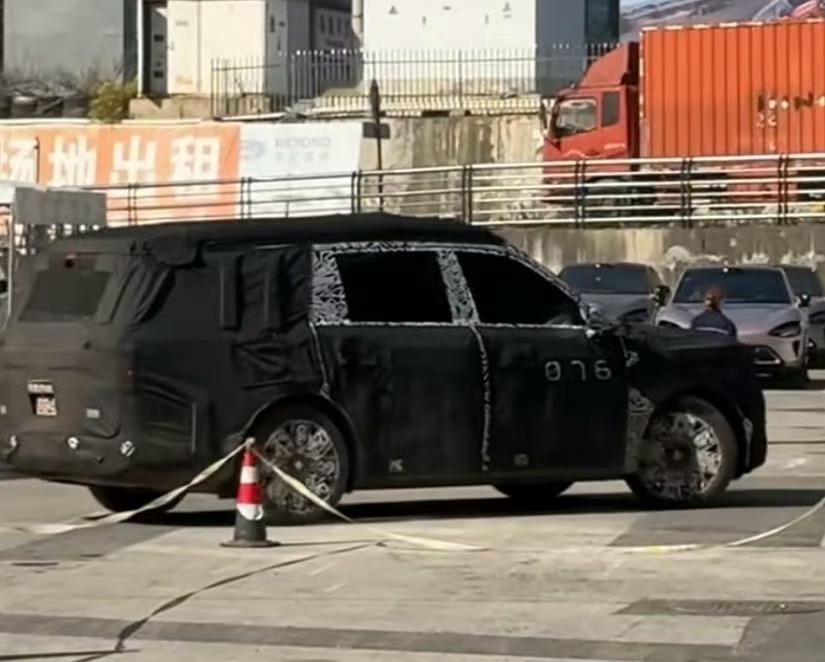 小米三款新车齐曝光 大家期待哪款呢？我特别关注YU7 GT，看起来有旅行车的风格