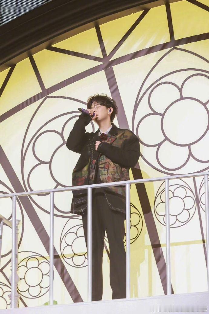 胡夏北京站抢票 不得了，胡夏北京站抢票这么激烈。他 Live 实力出众，吸引大量
