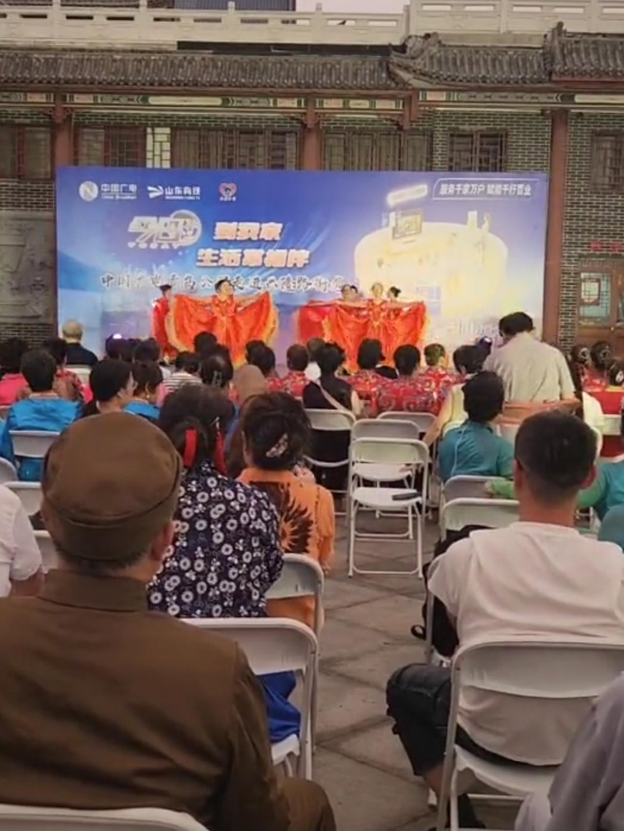 “再过20年我们再相会”，不仅是一句歌词，更承载着几代人的青春奋斗与祖国发展的深