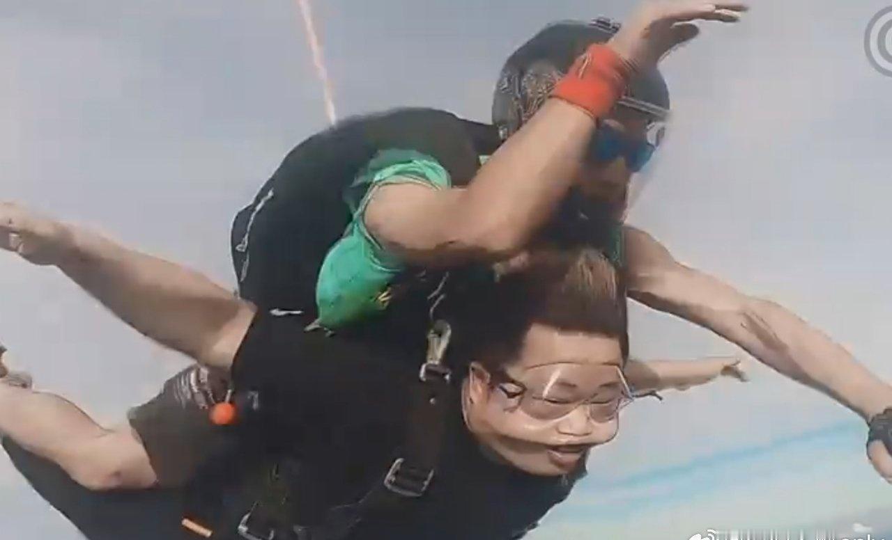 网上很多人猜测转走了几千万，其实有点常识就知道给陌生账号转账是有限额的，一般5万